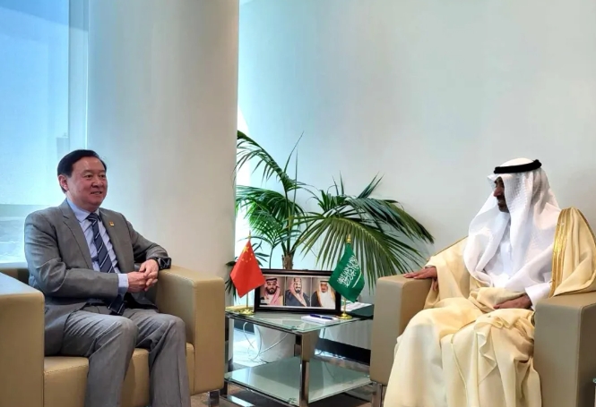 常華大使拜會沙特人力資源和社會發展大臣拉杰希